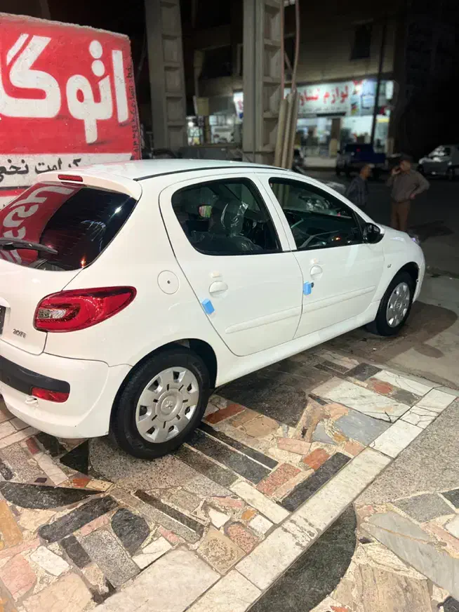 پژو۲۰۷ سقف فلزفرمانبرقی ۴۰۲باespسفید|خودرو سواری و وانت|کرمان, |دیوار