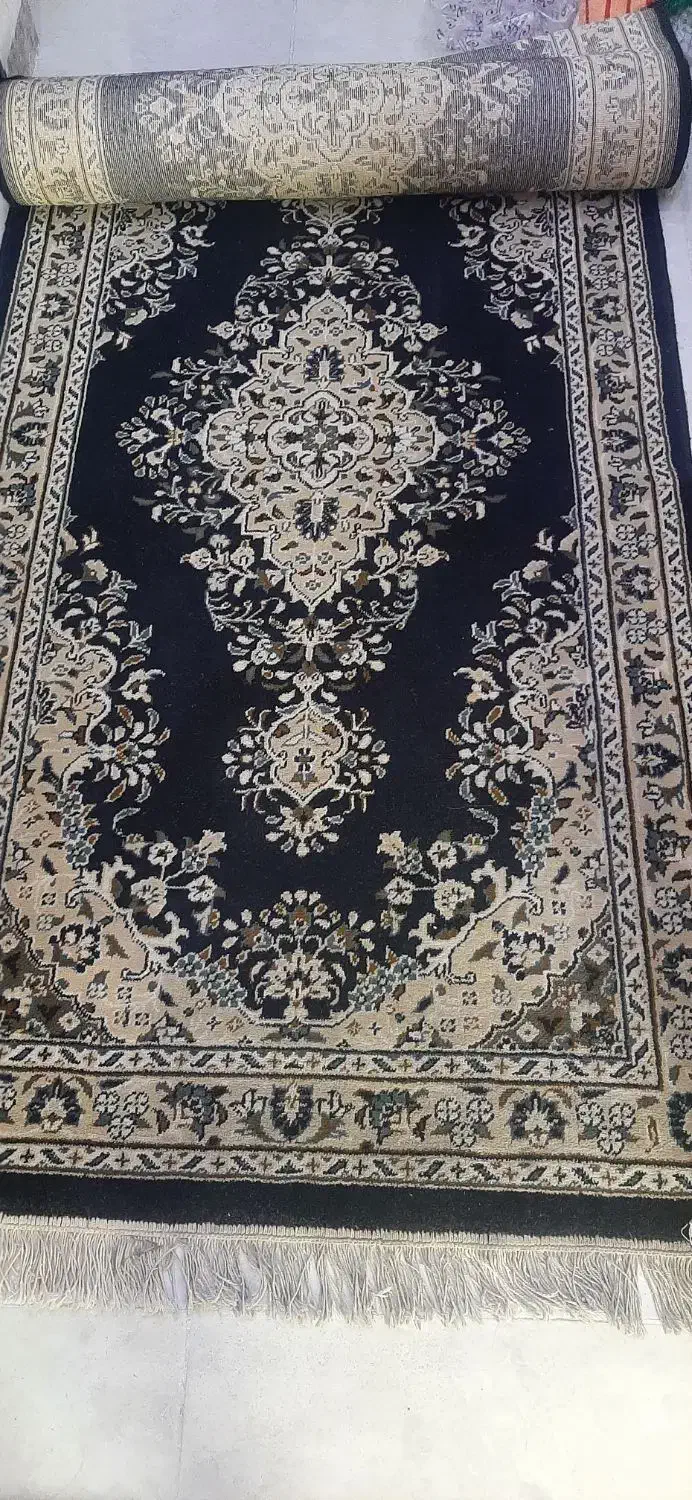 کسر فرش در حد نو|فرش|صدرا-فارس, فاز ۱|دیوار