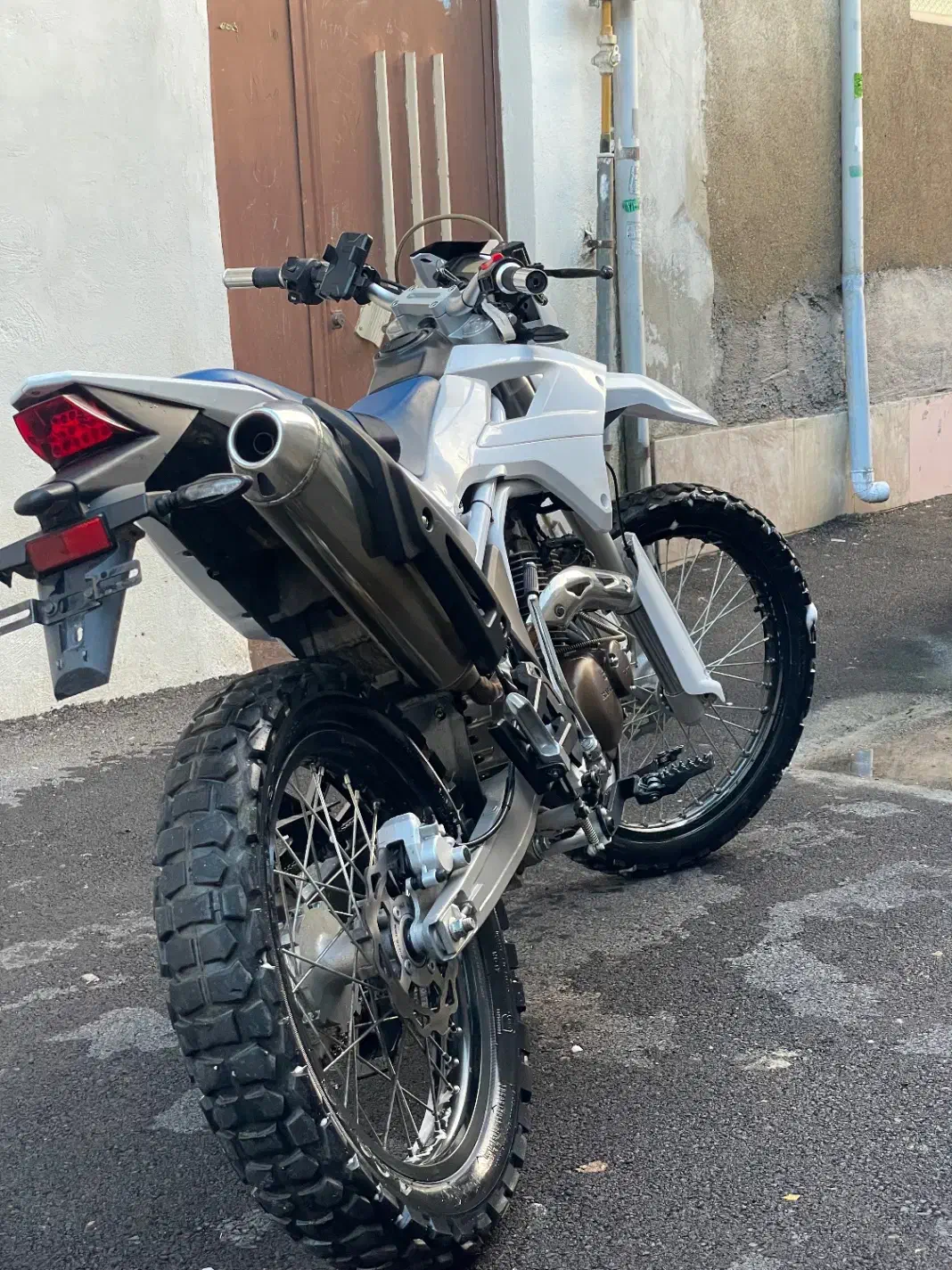 تریل t4|موتورسیکلت|رشت, استقامت ۲|دیوار