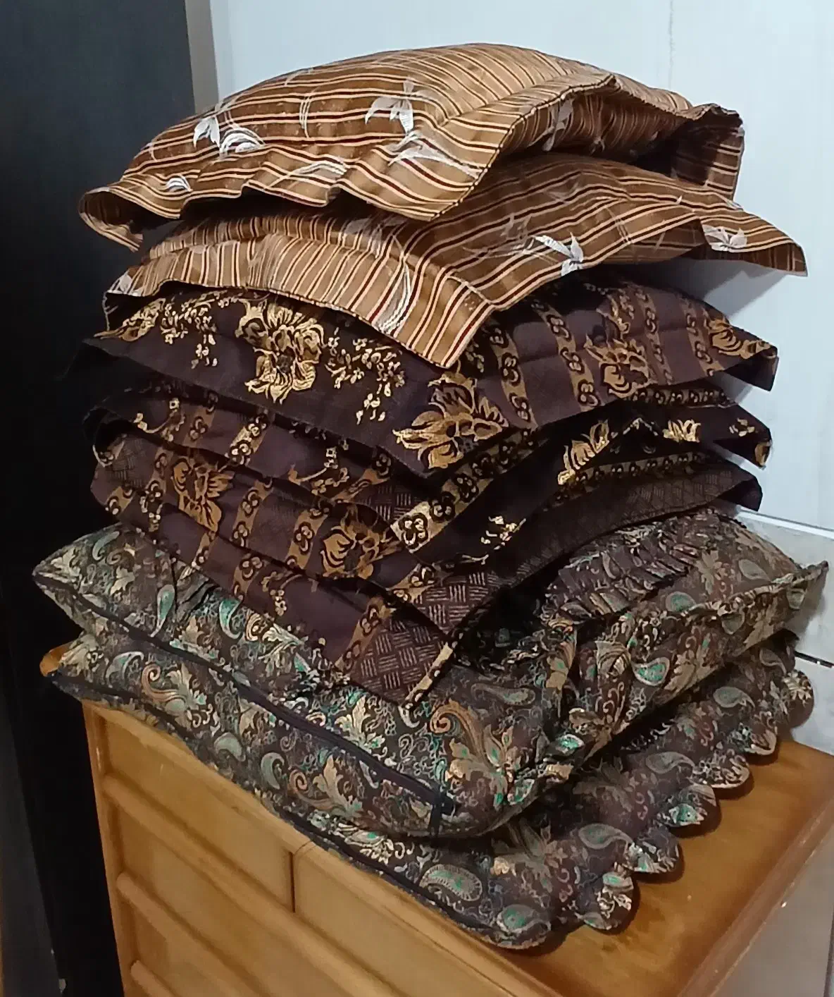 فروش تعدادی کوسن و بالش زیر دست پشم شیشه|رختخواب، بالش، پتو|مرودشت, فاز دوم شهرک فرهنگیان|دیوار