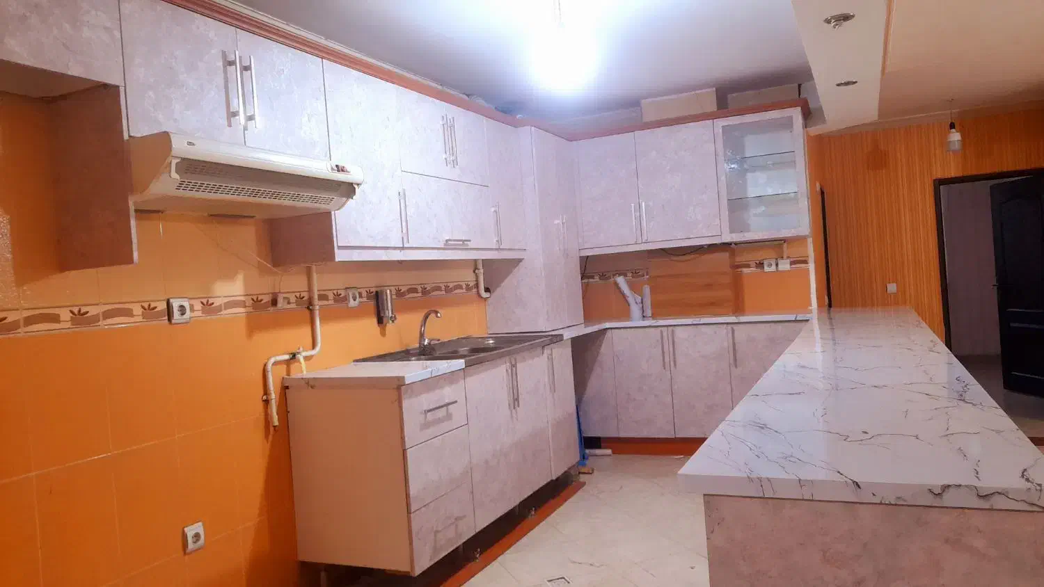 نصب برچسب دیوار ،درب کابینت،کمد و اتاق و یخچال|خدمات پیشه و مهارت|کرمان, |دیوار