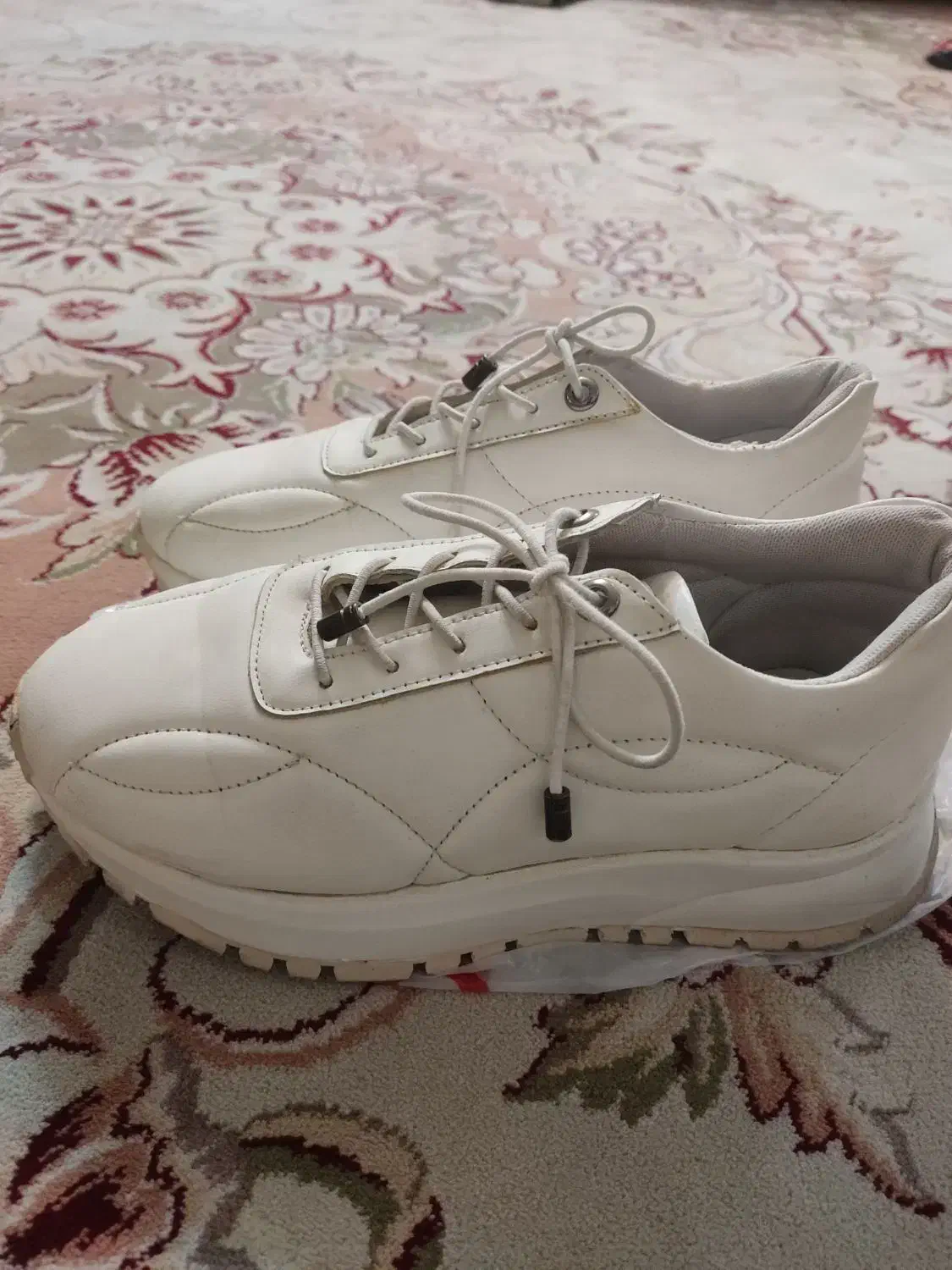 تعدادی کفش درحد نو|کیف، کفش، کمربند|کاشان, صنعت|دیوار