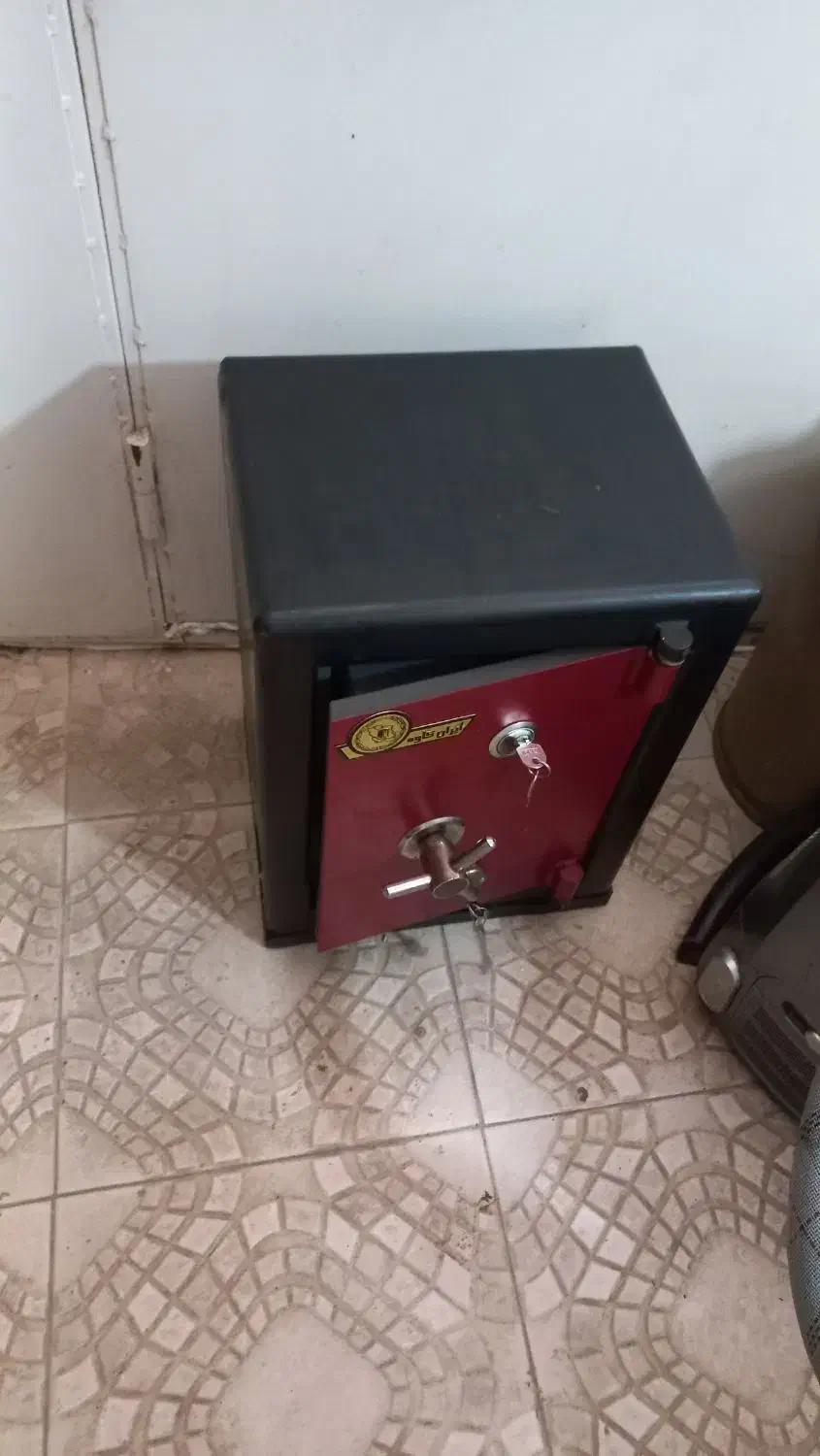 گاو صندوق زد حریق|ابزارآلات|لنگرود, |دیوار