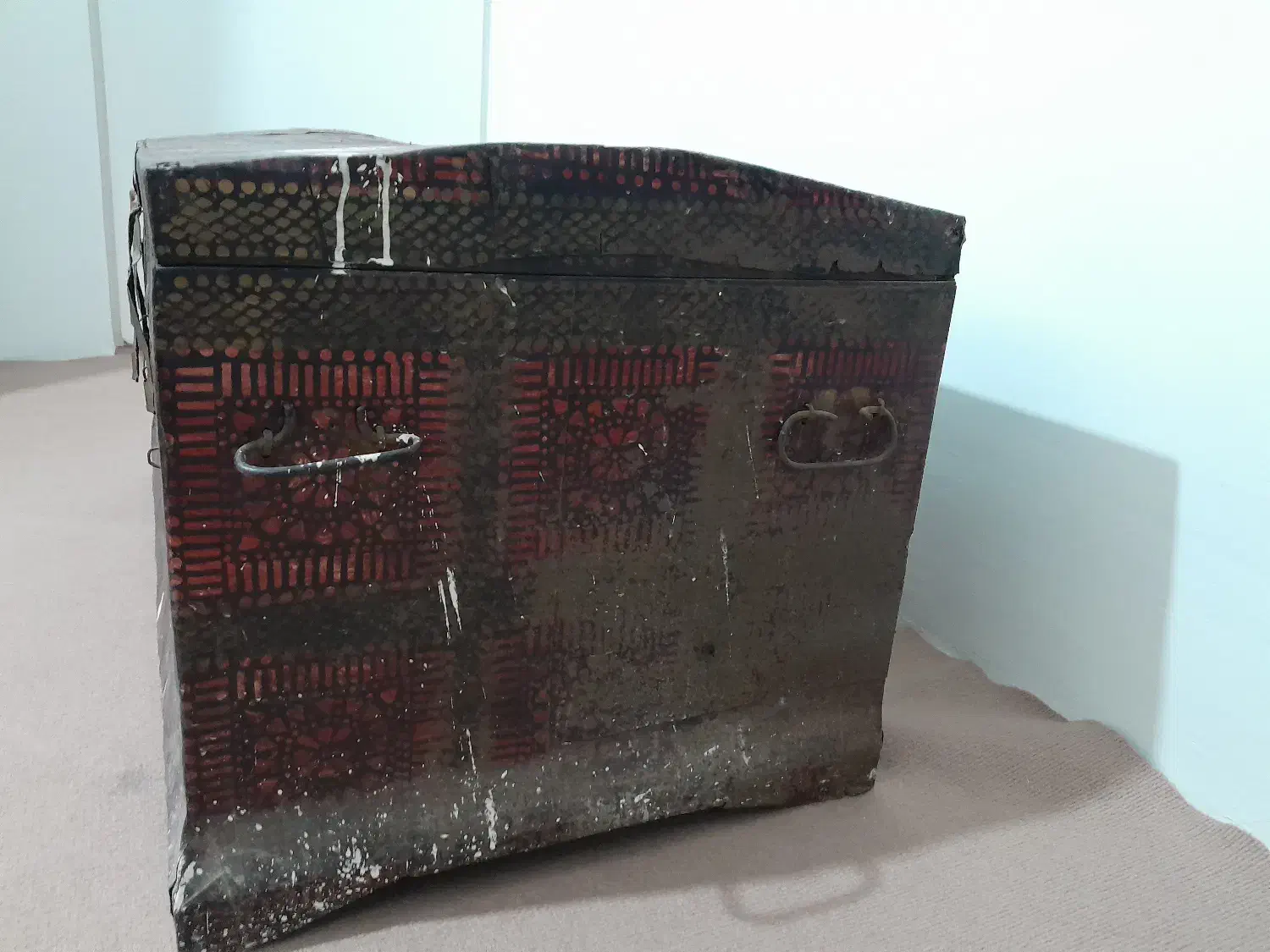 صندوقچه قدیمی|کلکسیون اشیاء عتیقه|آمل, |دیوار