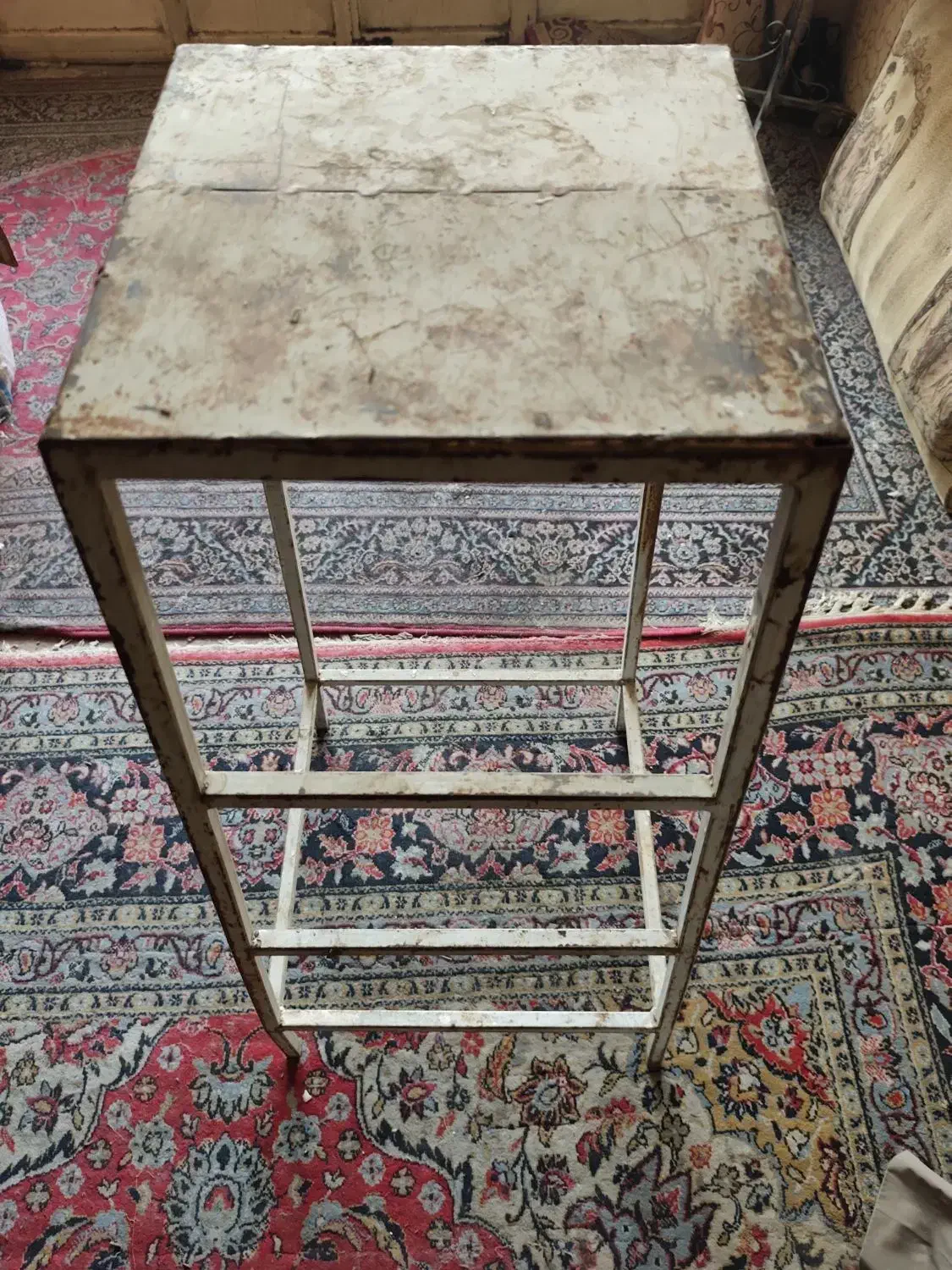 چهارپایه فلزی|صندلی و نیمکت|نجف‌آباد, امیرآباد|دیوار