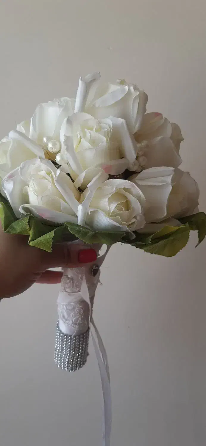 دسته گل عروس در حد نو|گل مصنوعی|شوشتر, |دیوار