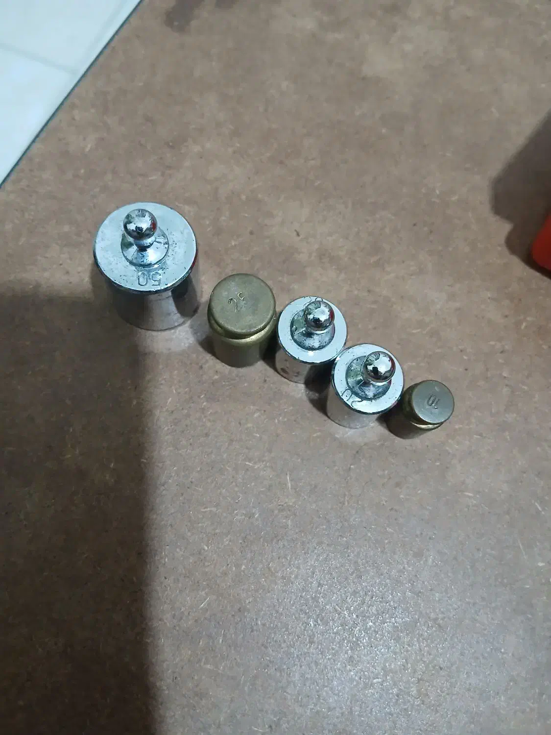 سنگ ترازو ۵۰گرمی و۲۰ گرمی و۱۰گرمی|عمدهفروشی|رشت, گلباغ نماز|دیوار