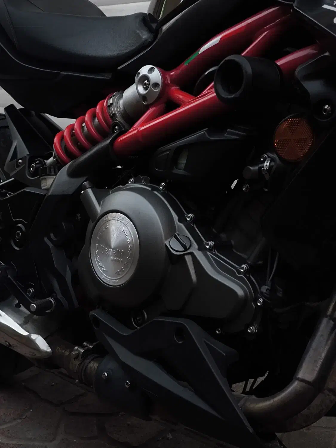 بنلی ۲۵۰ دو سیلندر مشکی مدل ۹۸ در حد|موتورسیکلت|تهران, هرندی|دیوار