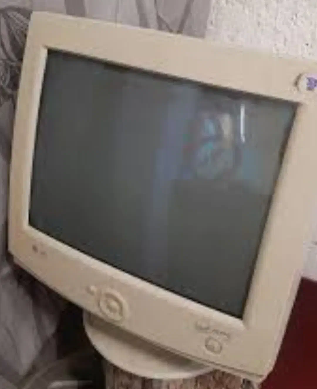 یک دستگاه مانیتور سامسونگ ال جی|قطعات و لوازم جانبی رایانه|لاهیجان, پردسر|دیوار