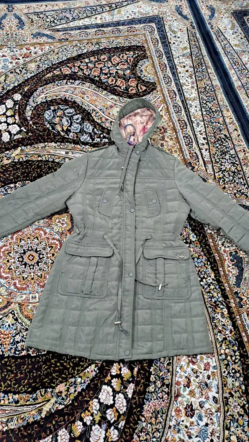 کاپشن|لباس|فردوسیه, |دیوار