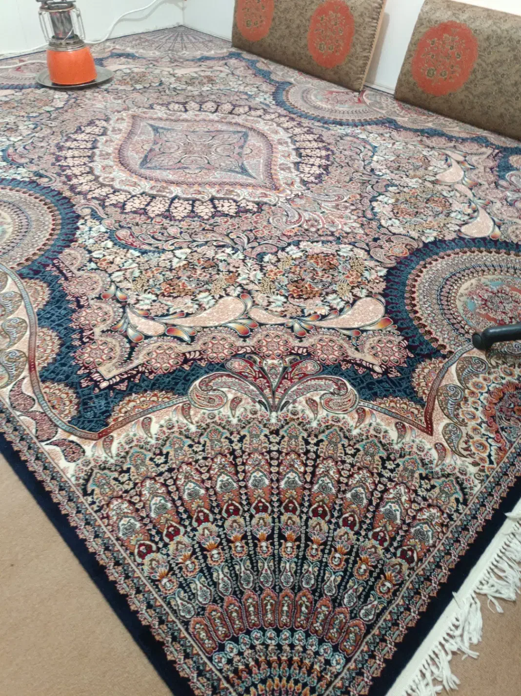 فرش ۱۲ متری ۷۰۰ شانه|فرش|ایلام, |دیوار