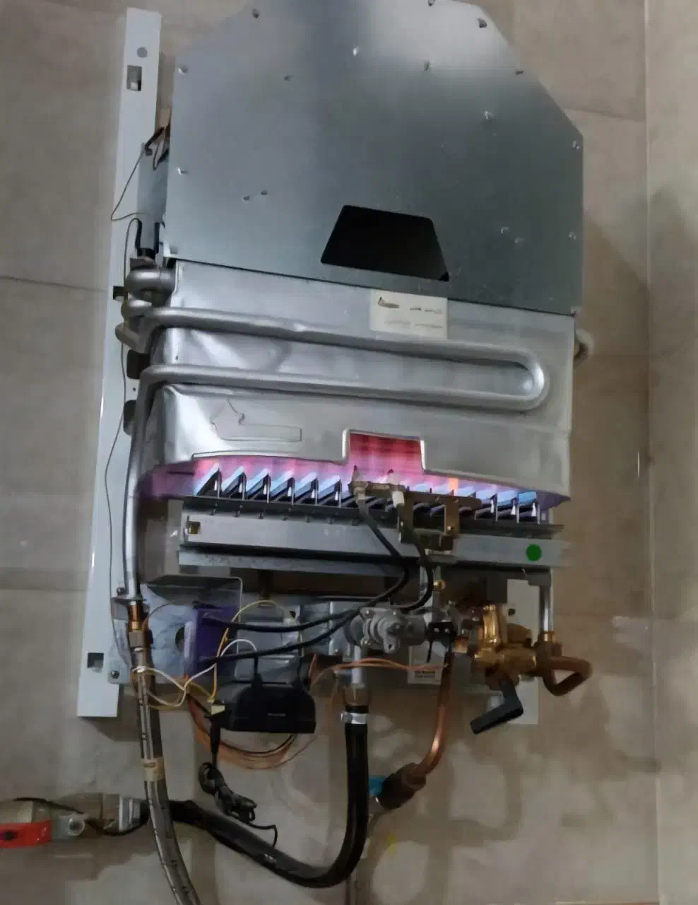 نصب سرویس آبگرمکن گازی برقی|آبگرمکن، پکیج، شوفاژ|بوشهر, |دیوار