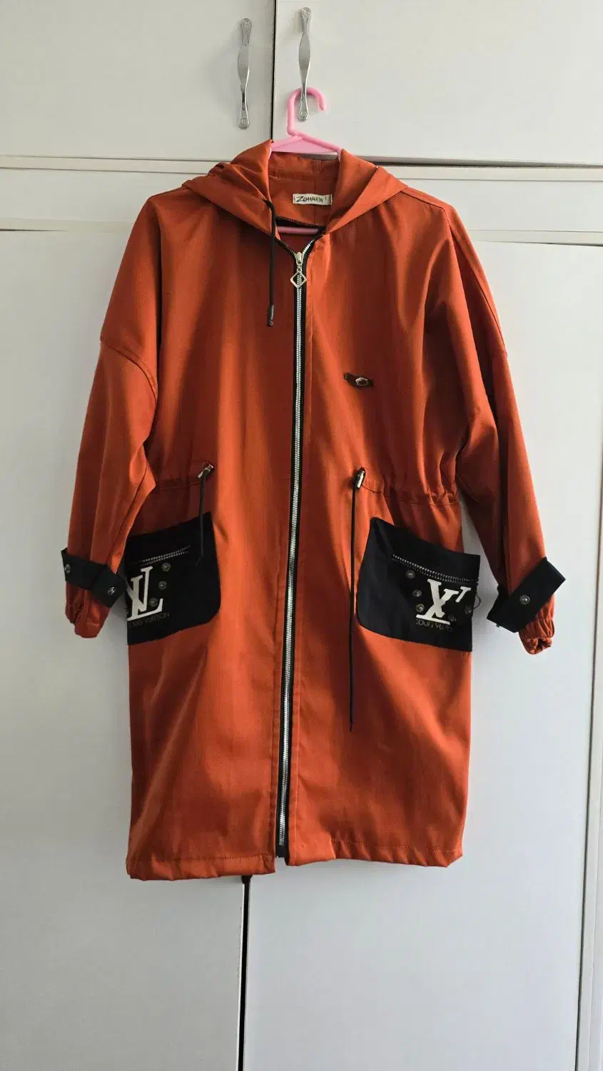 بارونی|لباس|لنجان, |دیوار