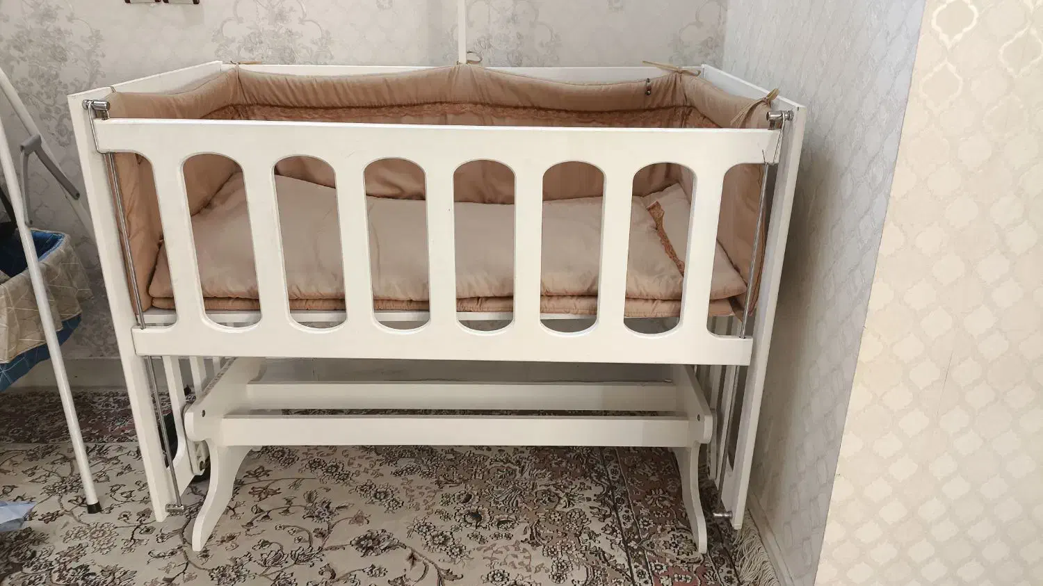 تخت کنار مادر گهواره ای نو با قیمت مناسب با توری|تخت و سرویس خواب|پاکدشت, شهرک انقلاب|دیوار