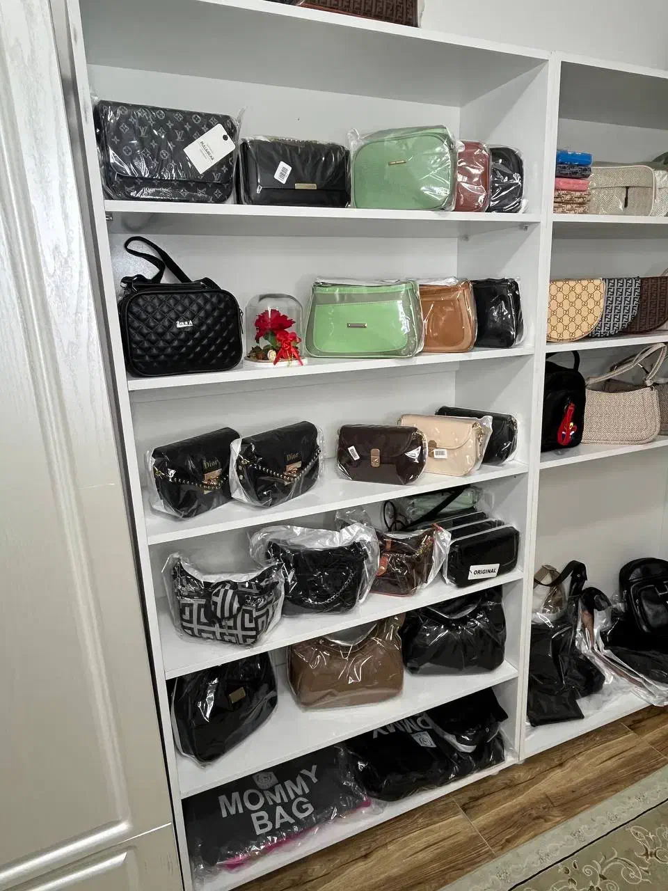 قفسه کیف|کتابخانه، شلف، قفسه‌های دیواری|اسلام‌شهر, شهرک انبیا|دیوار