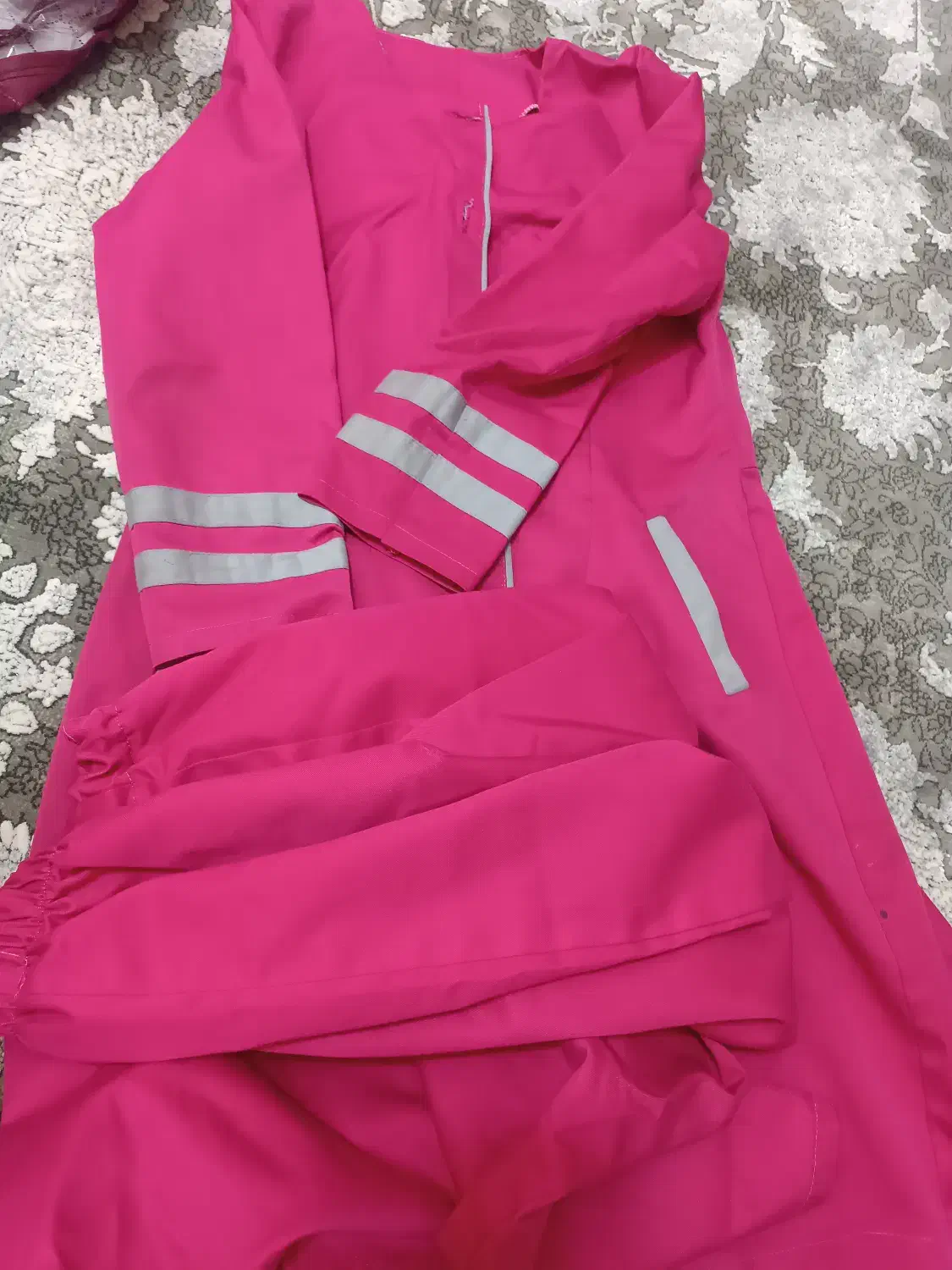 مانتو شلوار|لباس|میانه, |دیوار