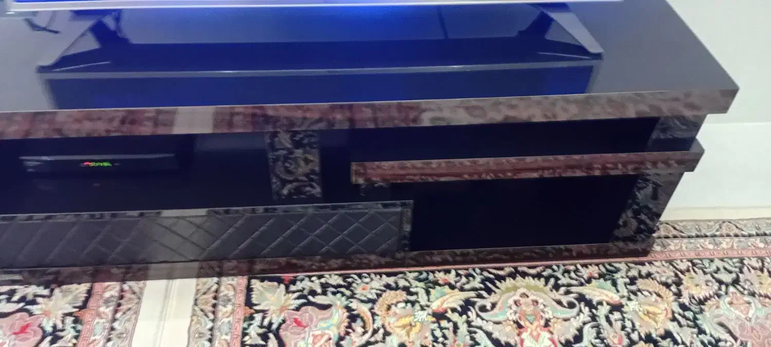 تلویزیون ال‌جی اصل ۴۳ اینچ و میزتلویزیون با کارتن|تلویزیون و پروژکتور|زنجان, |دیوار