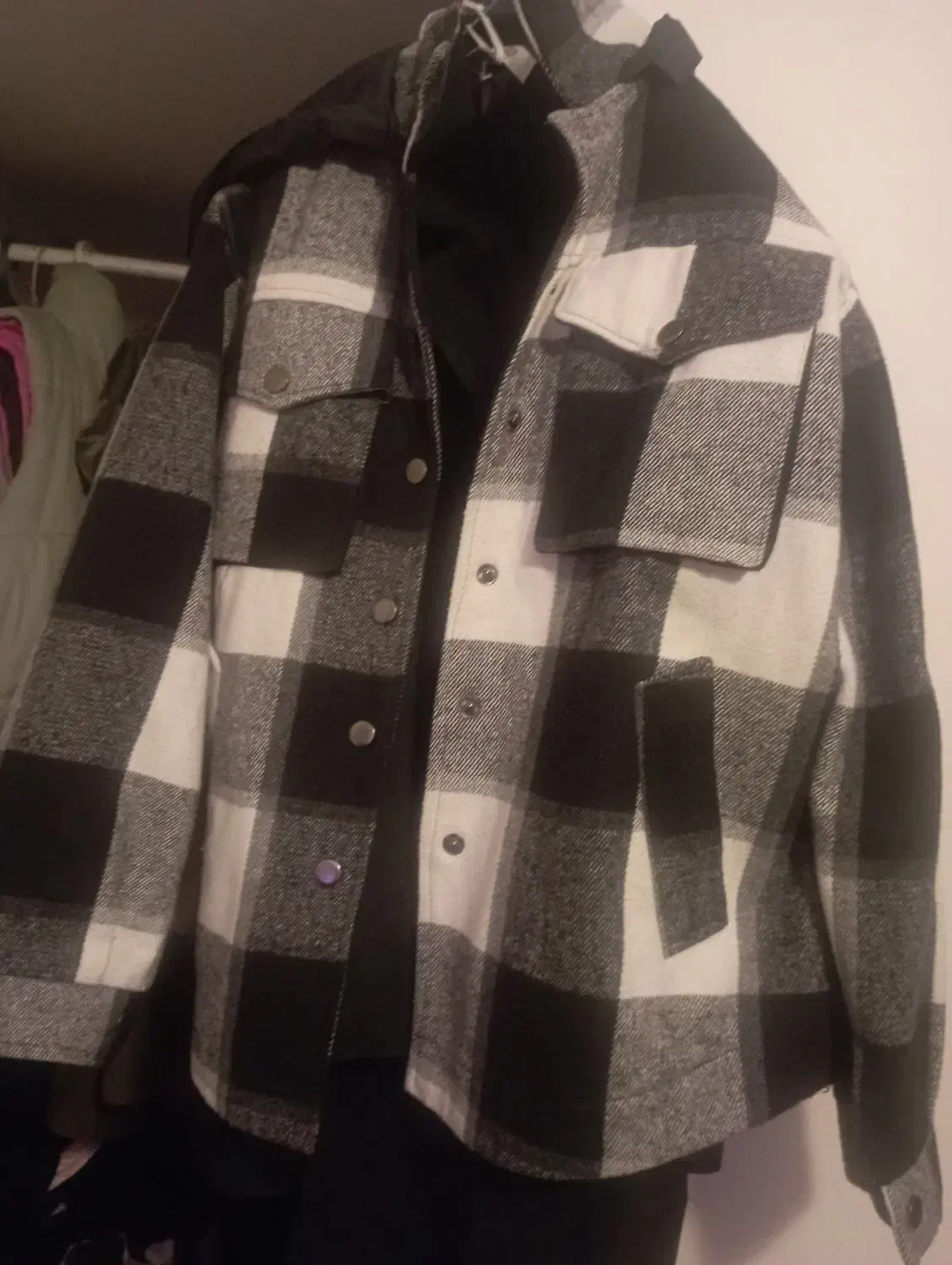 پالتو|لباس|کرج, کوی کارمندان شمالی|دیوار