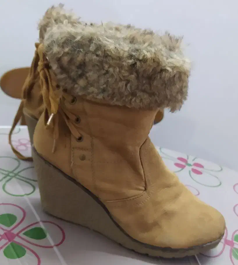 نیم بوت زنانه|کیف، کفش، کمربند|گرگان, |دیوار