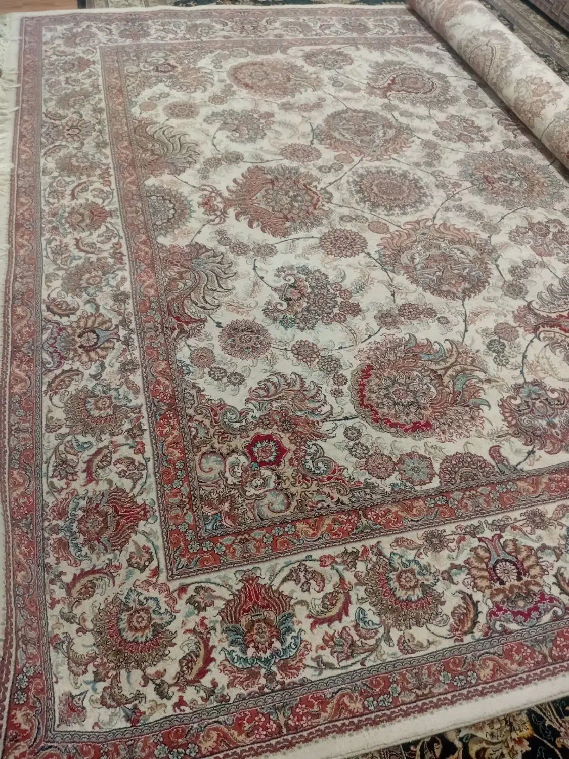 فرشای نقش زیبا ازهر عکس دوتا|فرش|بجنورد, |دیوار