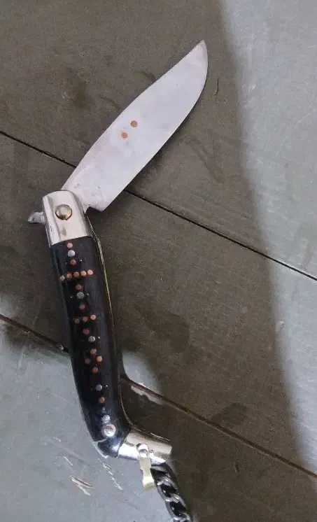 چاقو  دسته شاخ|کلکسیون اشیاء عتیقه|فیروزآباد (فارس), |دیوار