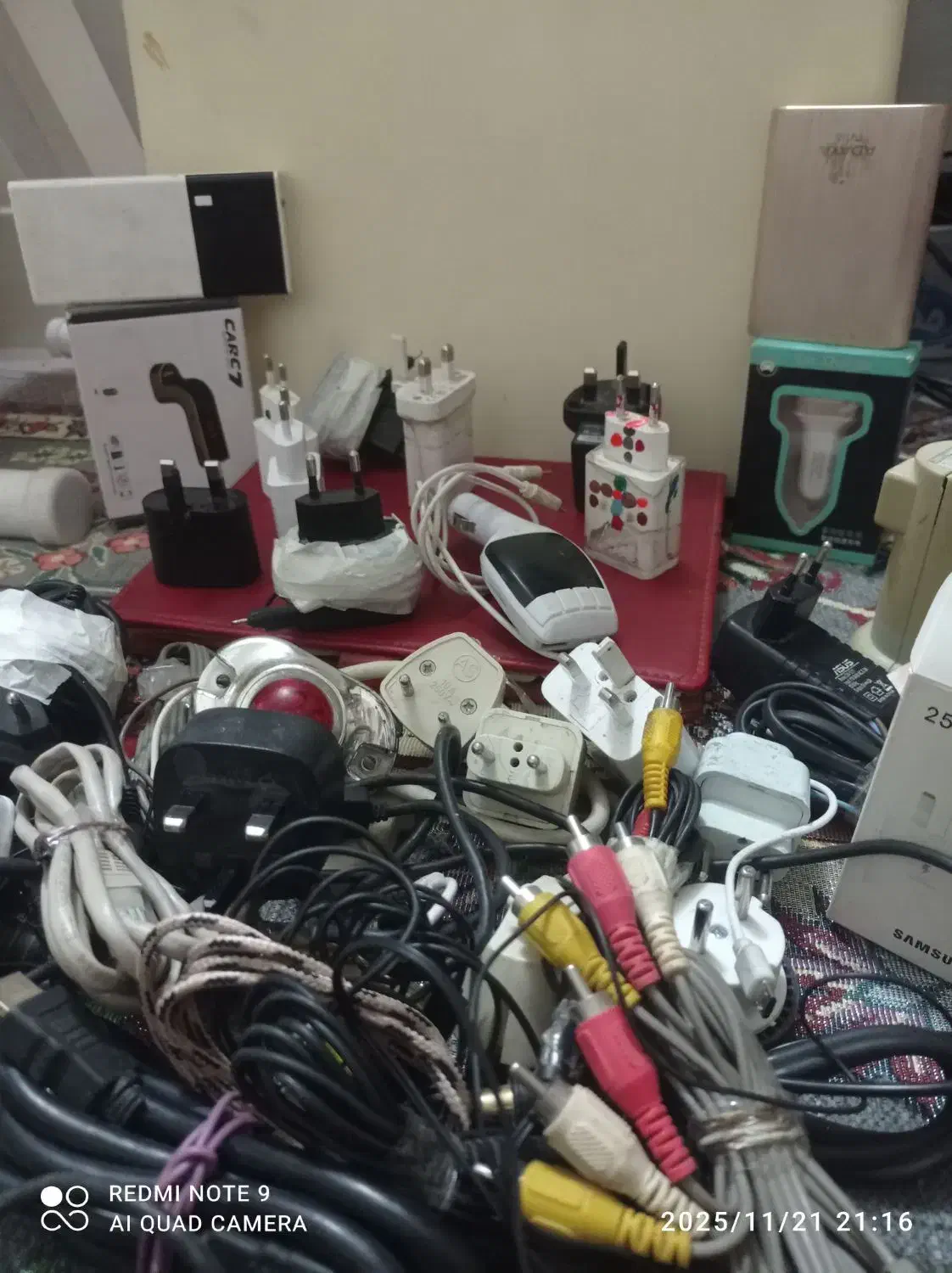 شارژر‌ موبایل فندکی پی‌ریز  کابل آیو ایکس|لوازم جانبی موبایل و تبلت|خمینی‌شهر, |دیوار