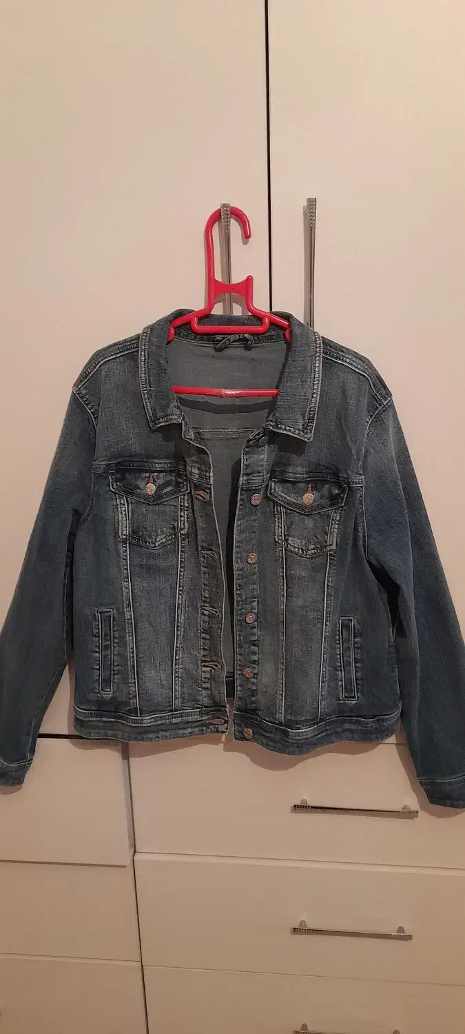 کت جین ابی تیره|لباس|شهریار, شهریار|دیوار