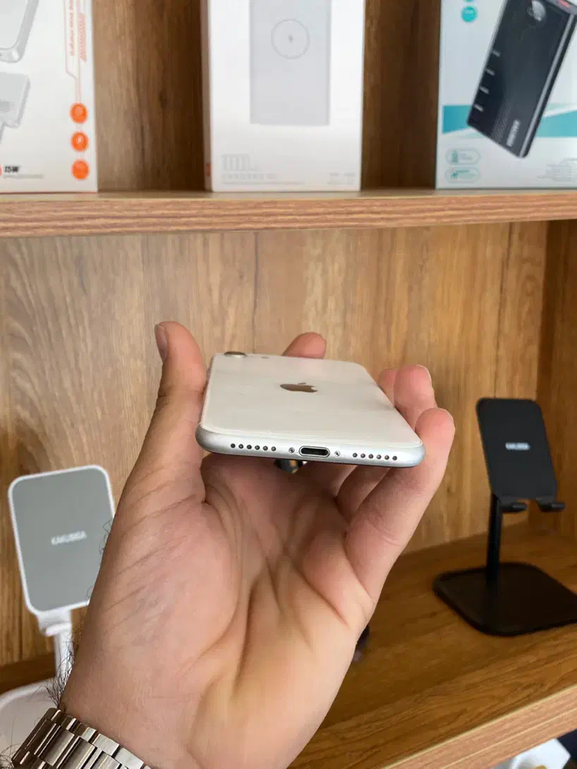 Iphone SE 2020 128g|موبایل|یزد, |دیوار