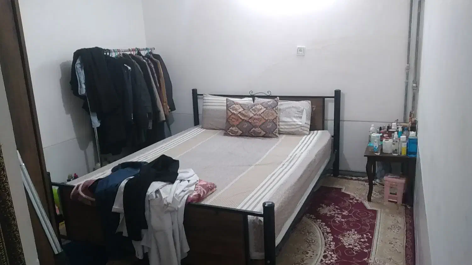 رهن وکرایه زیرزمین فقط مخصوص یک نفر خانم|اجارهٔ آپارتمان|فسا, |دیوار