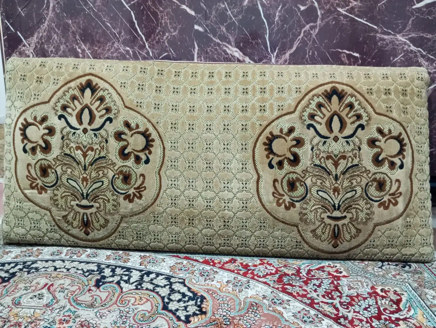 پشتی ۴عدد در حدنو|پشتی|صومعه‌سرا, |دیوار
