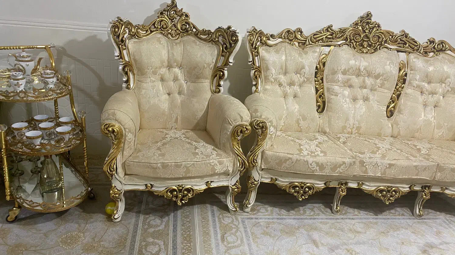 مبلمان ۹ نفره رنگ کرم|مبلمان خانگی و میز عسلی|یاسوج, |دیوار