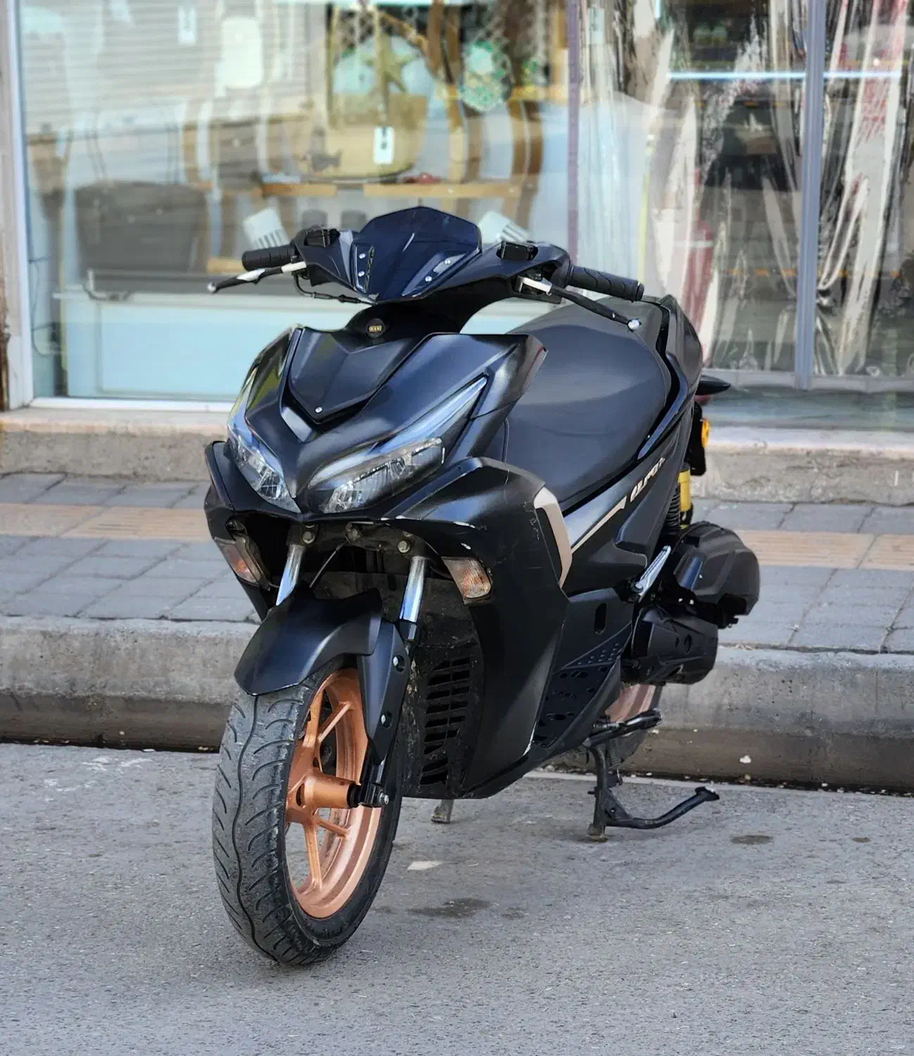 آیروکس هانی مشکی پرطلایی|موتورسیکلت|مشهد, امیر المومنین|دیوار