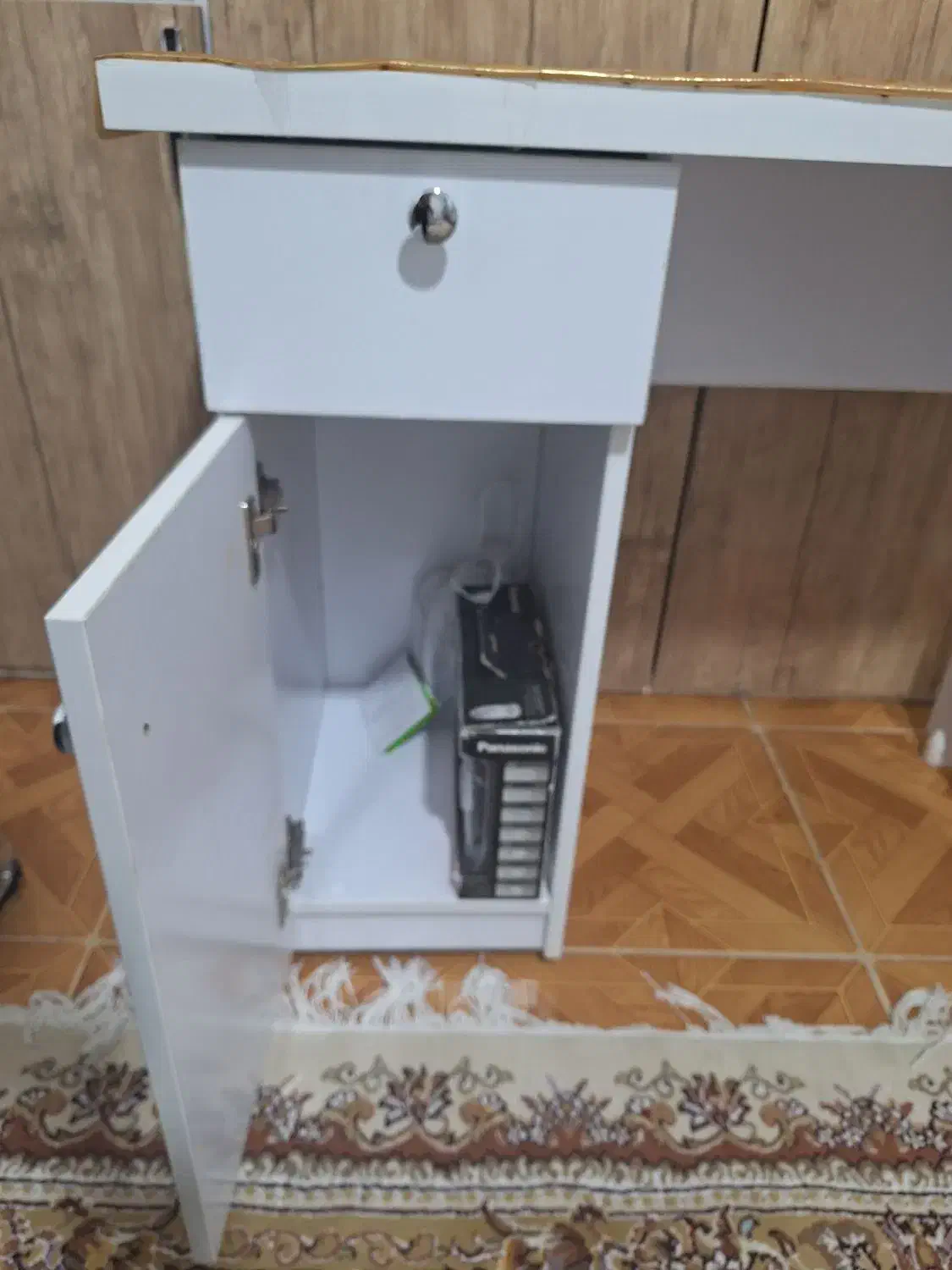 میز نو یک هفته اس خریده مش|میز تحریر و کامپیوتر|خرمآباد, |دیوار