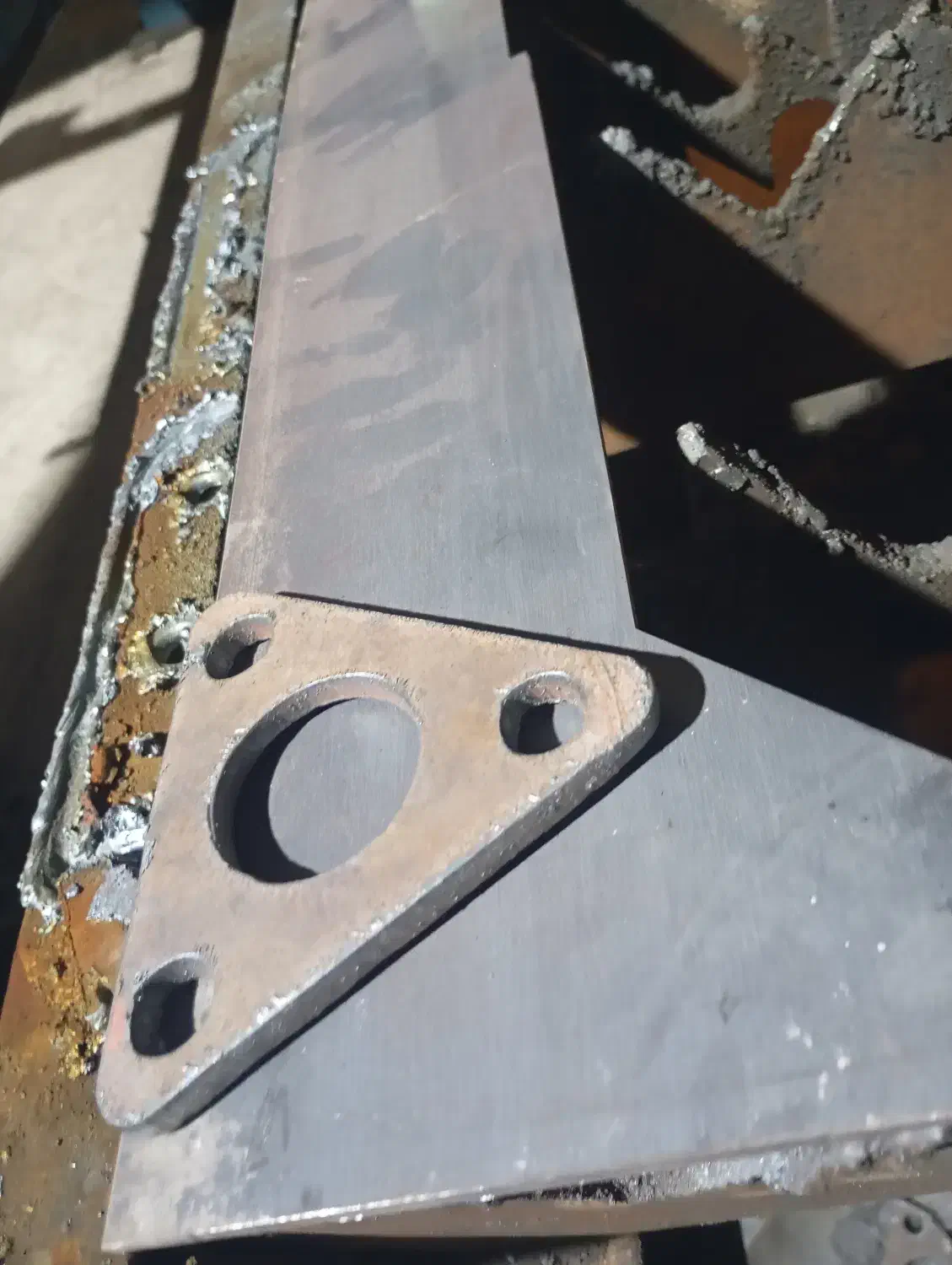 خدمات برش پلاسما و جوشکاری co2|خدمات پیشه و مهارت|میانه, |دیوار