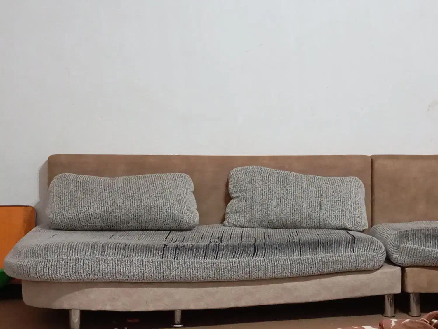 مبل۹نفره|مبلمان خانگی و میز عسلی|رشت, حومه رشت|دیوار