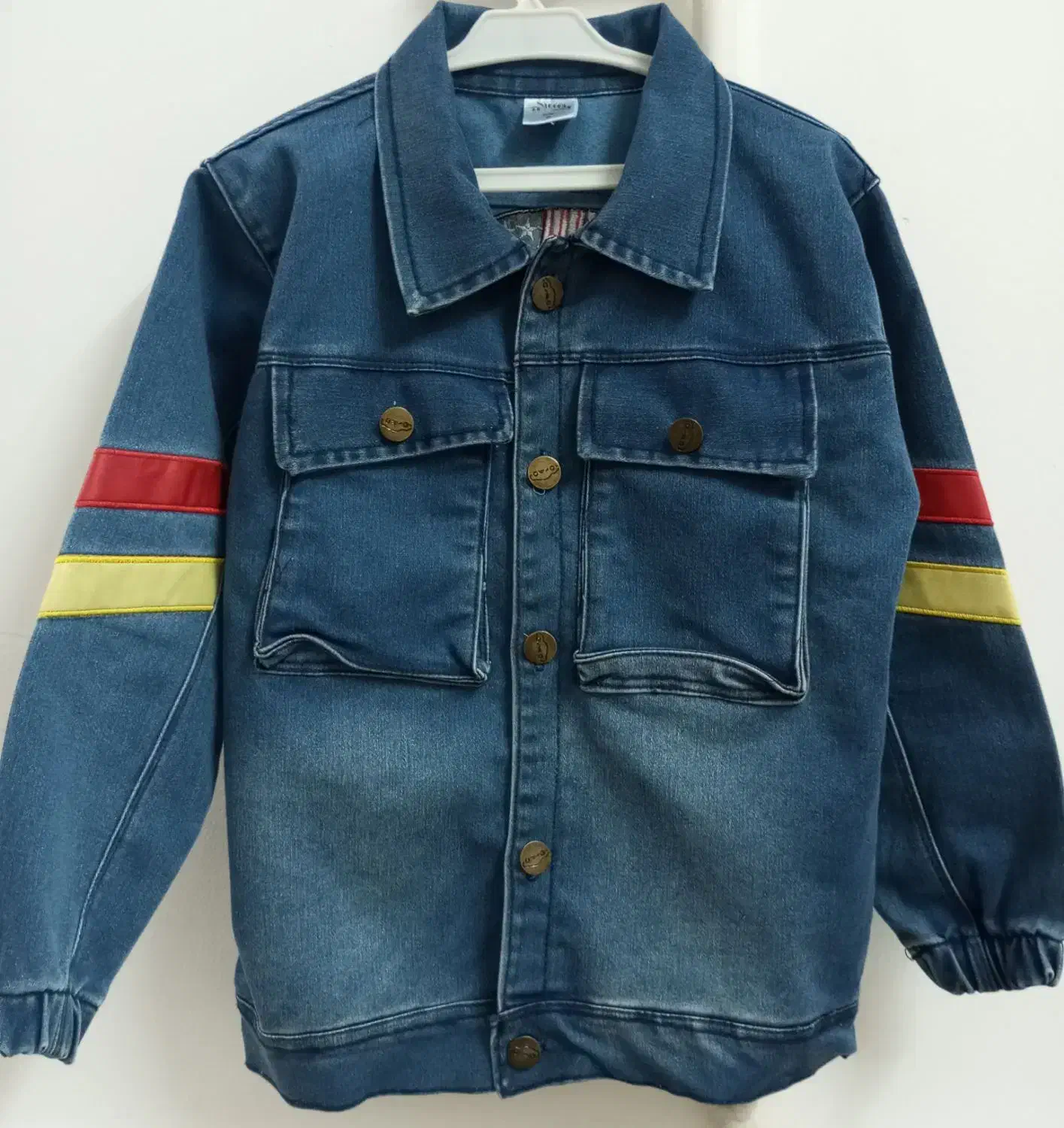 کت لی پسرانه|لباس|قم, باغ کرباسی|دیوار