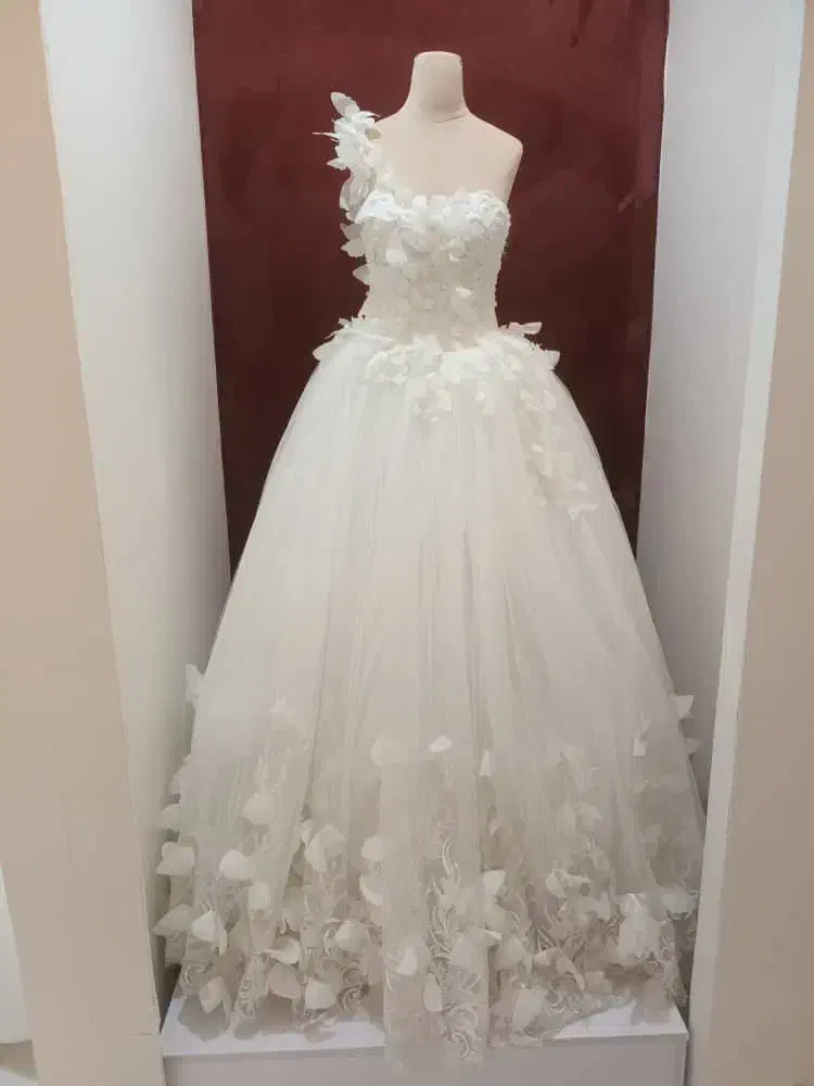 لباس عروس|لباس|دورود, |دیوار