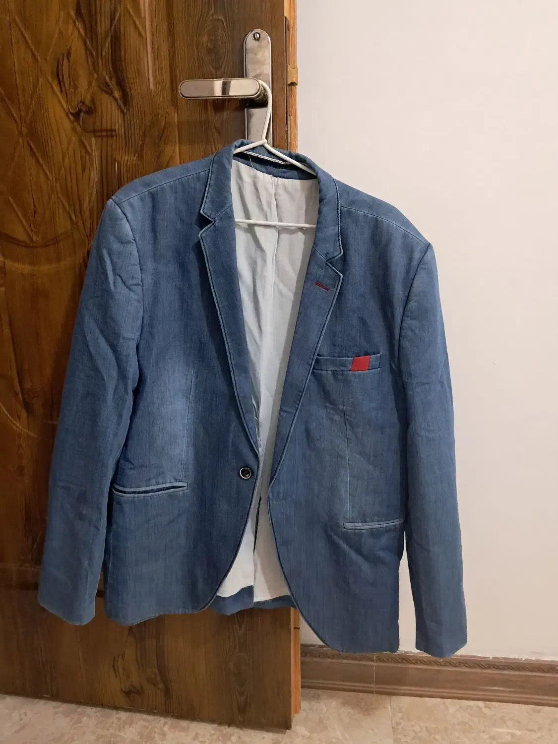 کت لی|لباس|پرند, فاز ۱|دیوار