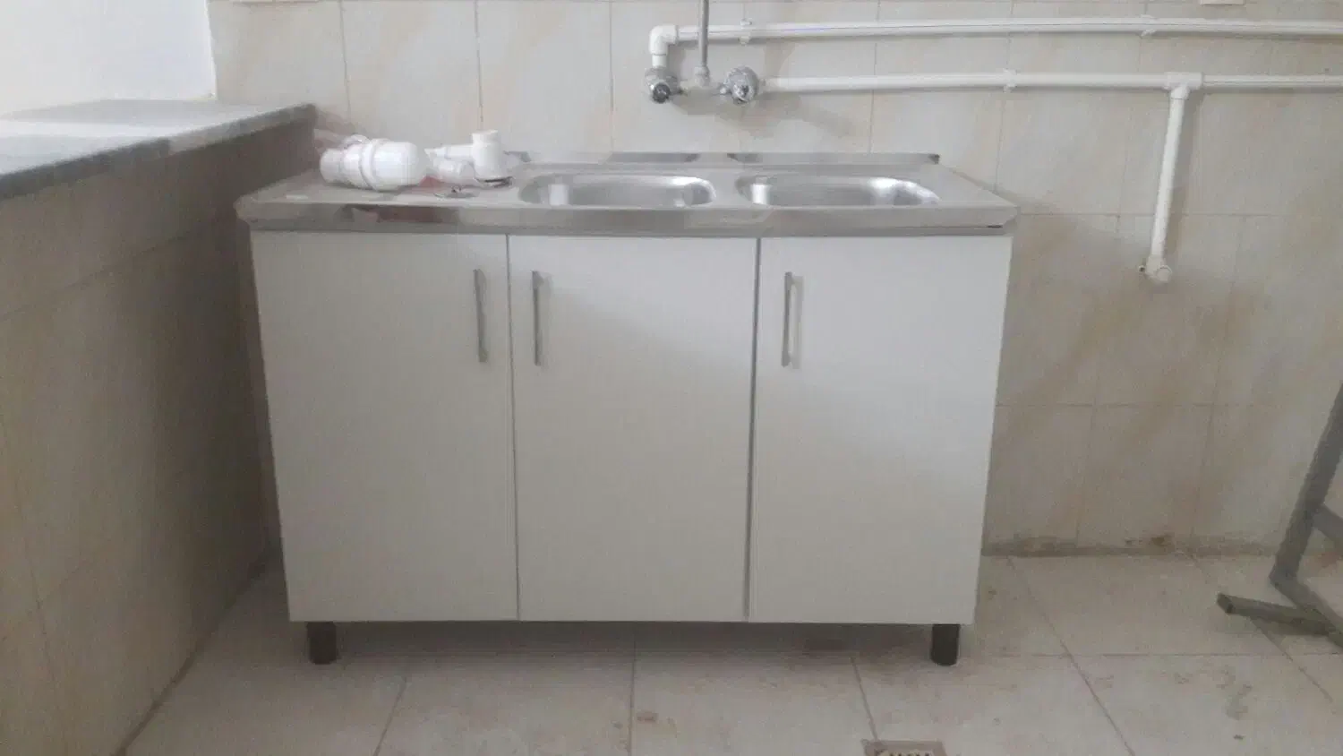 سینک اخوان اب چکان|آبچکان و نظمدهنده ظروف|رباطکریم, وهن آباد|دیوار