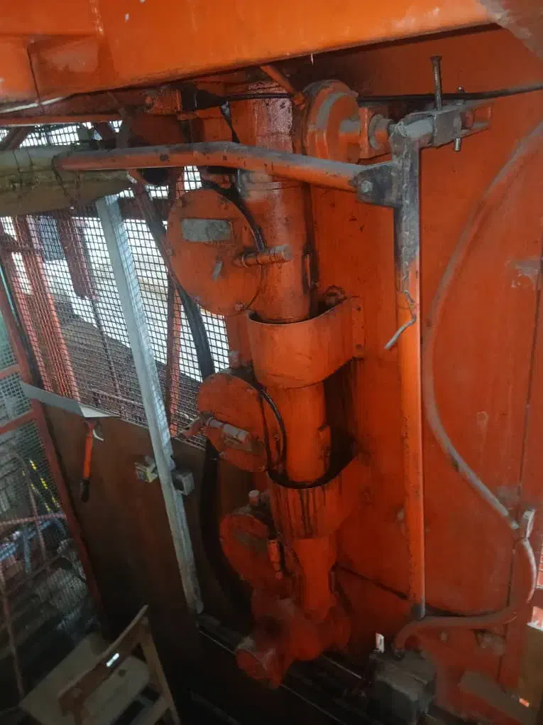 فروش آسانسور کارگاهی 2دوتن 700کیلوگرم بسیار سالم|ماشین‌آلات صنعتی|تهران, خلیج فارس|دیوار