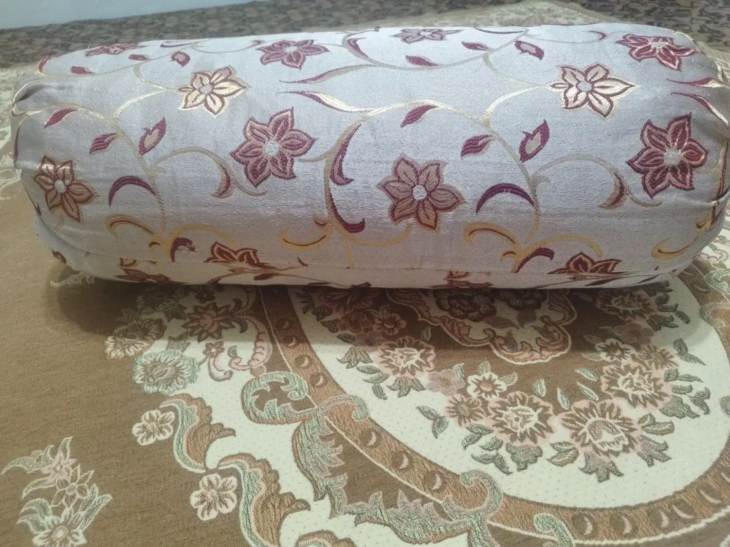 بالش شاه نشین|رختخواب، بالش، پتو|شلمان, |دیوار