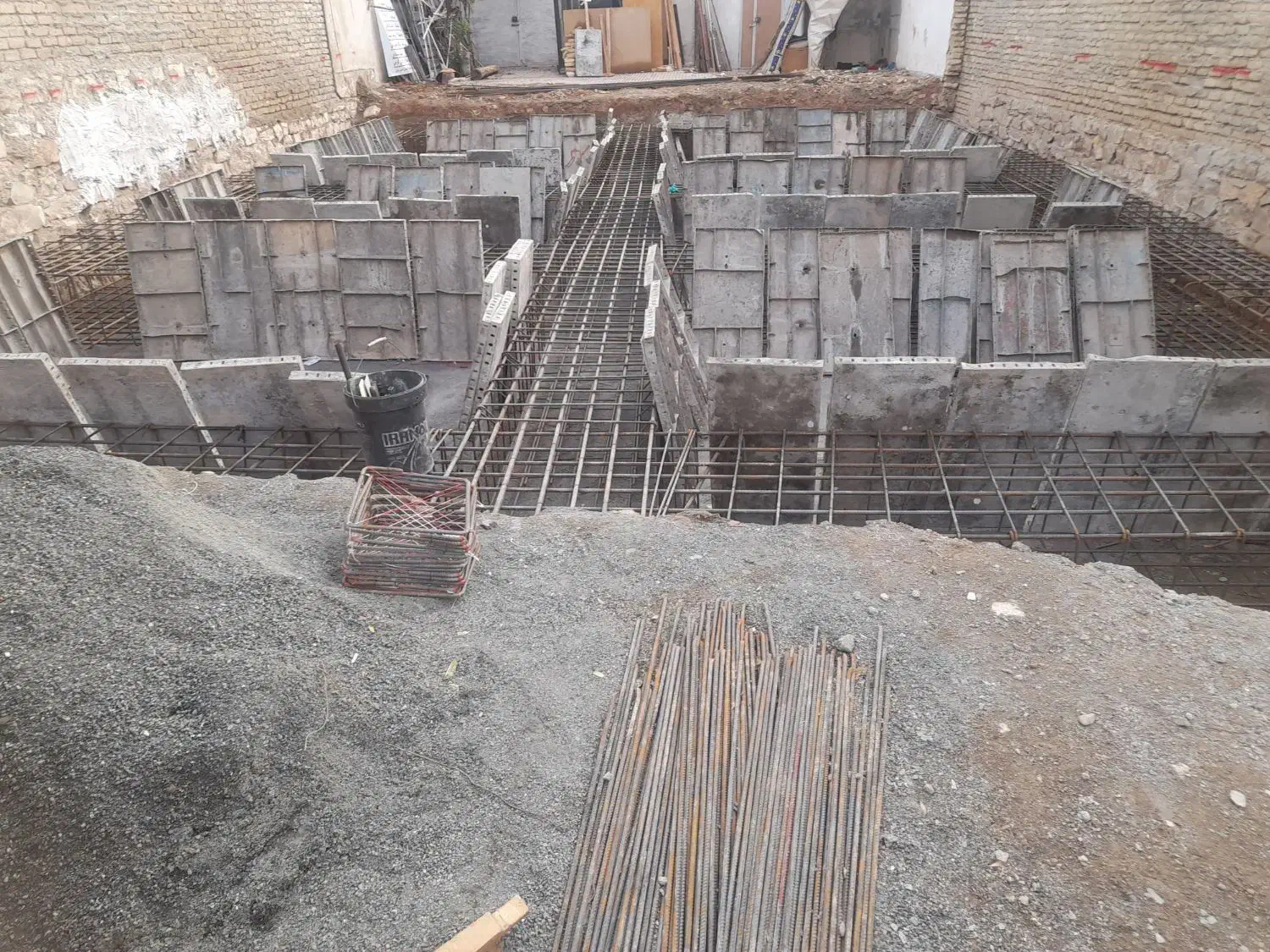 کارگر آرماتور بندی استادکار و نیمچه اوستا|استخدام معماری، عمران و ساختمانی|کرمانشاه, |دیوار