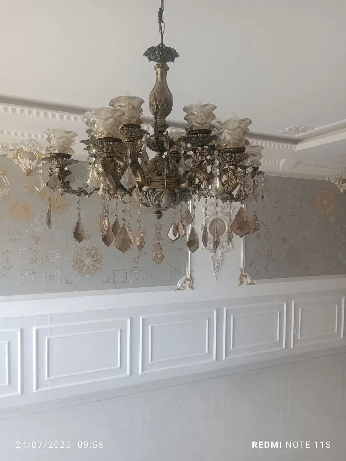 لوستر کلاسیک ۱۲ شعله تمیز و نو|لوستر و چراغ آویز|مشهد, صیاد شیرازی|دیوار