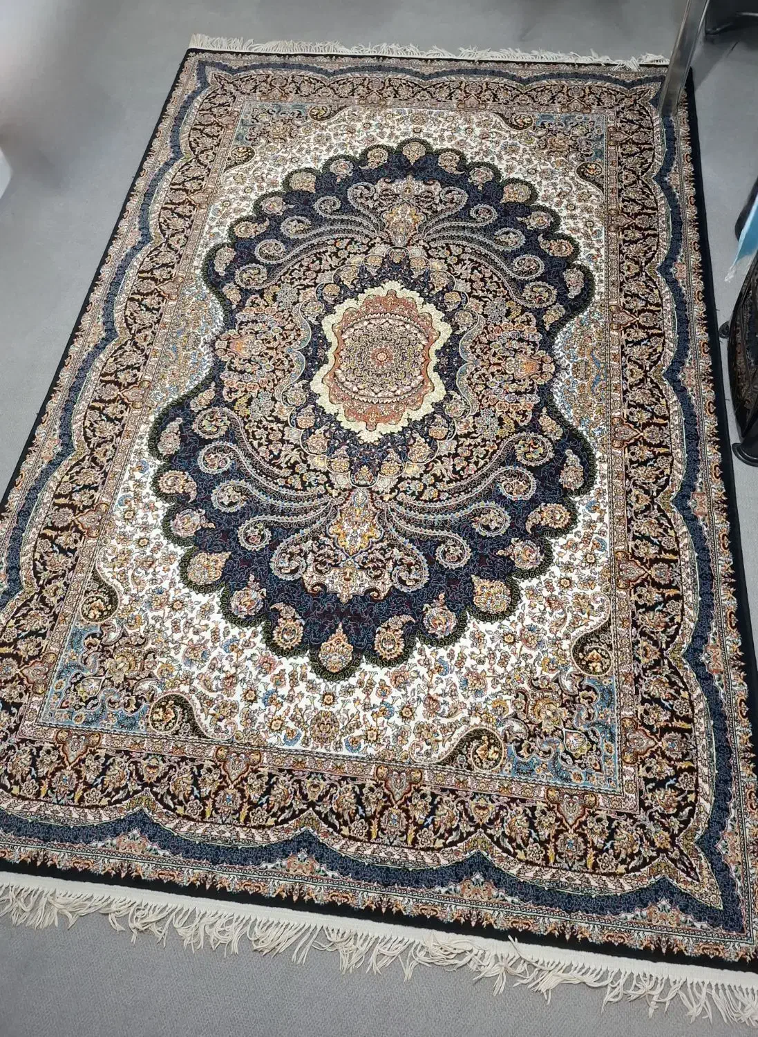 دو تخته فرش 6 متری هزار شانه|فرش|خرم‌آباد, |دیوار