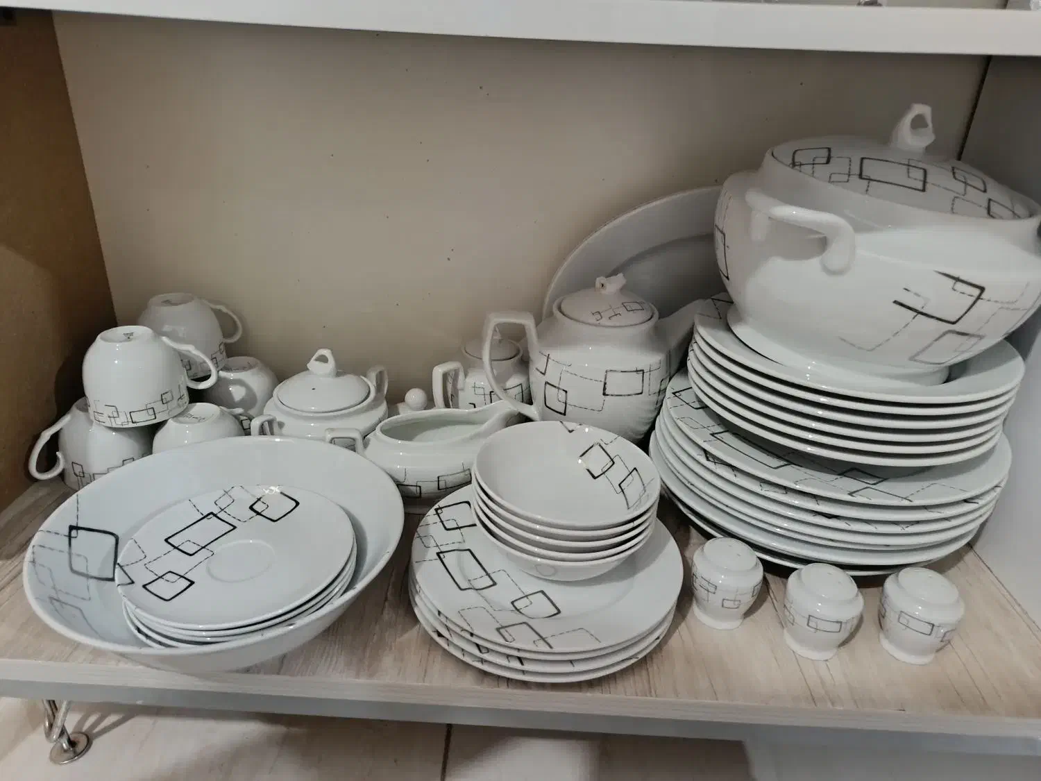 چینی 6نفره نقره ایی|ظروف سرو و پذیرایی|خرم‌آباد, |دیوار