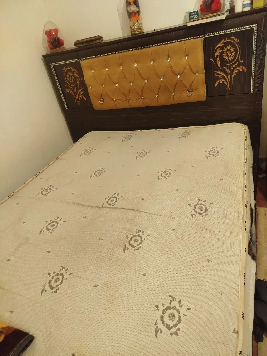 تشک وتخت|مبلمان خانگی و میز عسلی|قم, شهرک امام حسن|دیوار