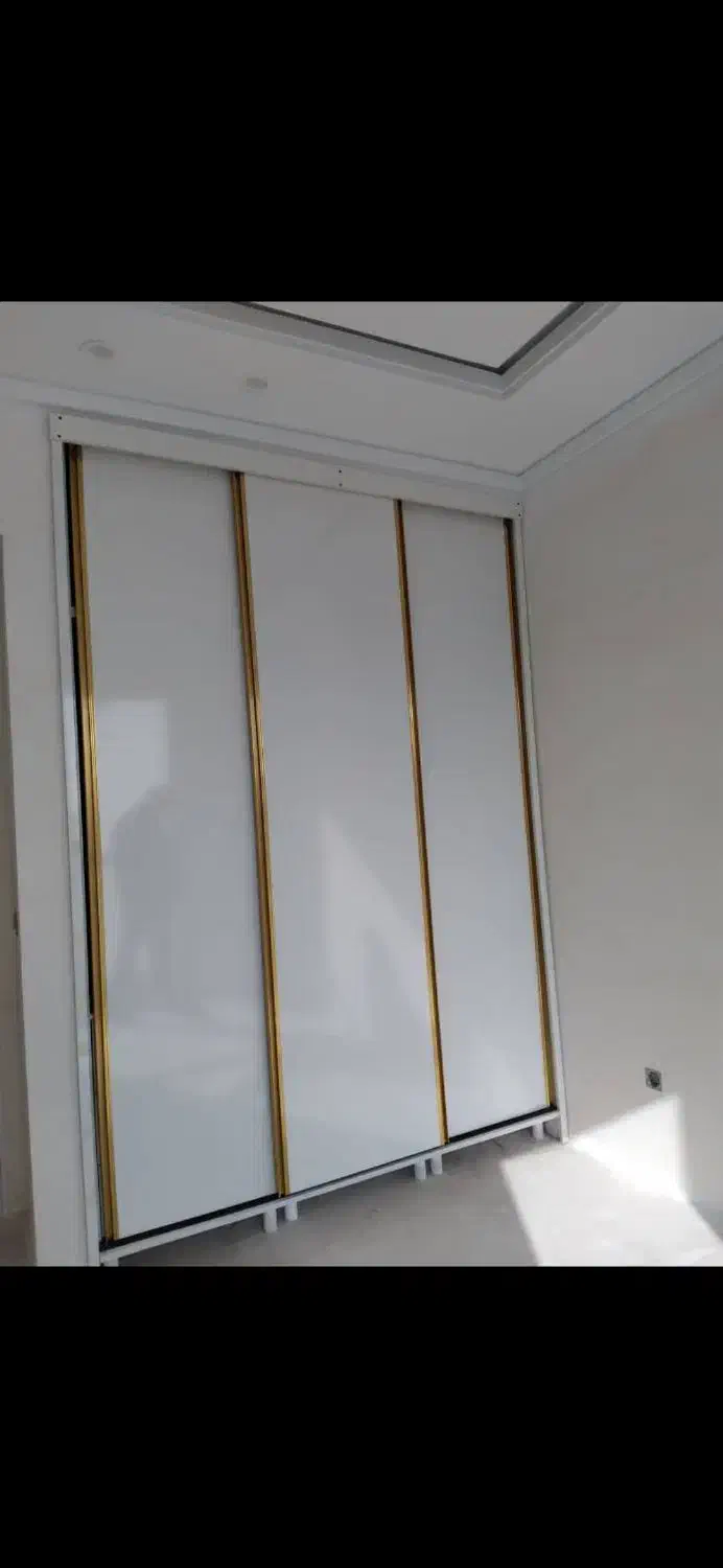 180متر۳خوابه کلیدنخورده(۱۴۰۴)