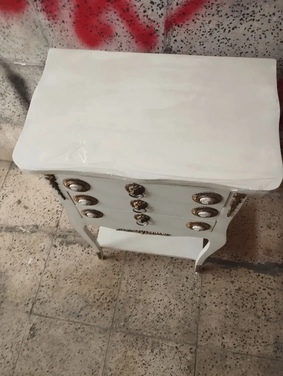 میز سفید|میز تلفن|اردبیل, |دیوار