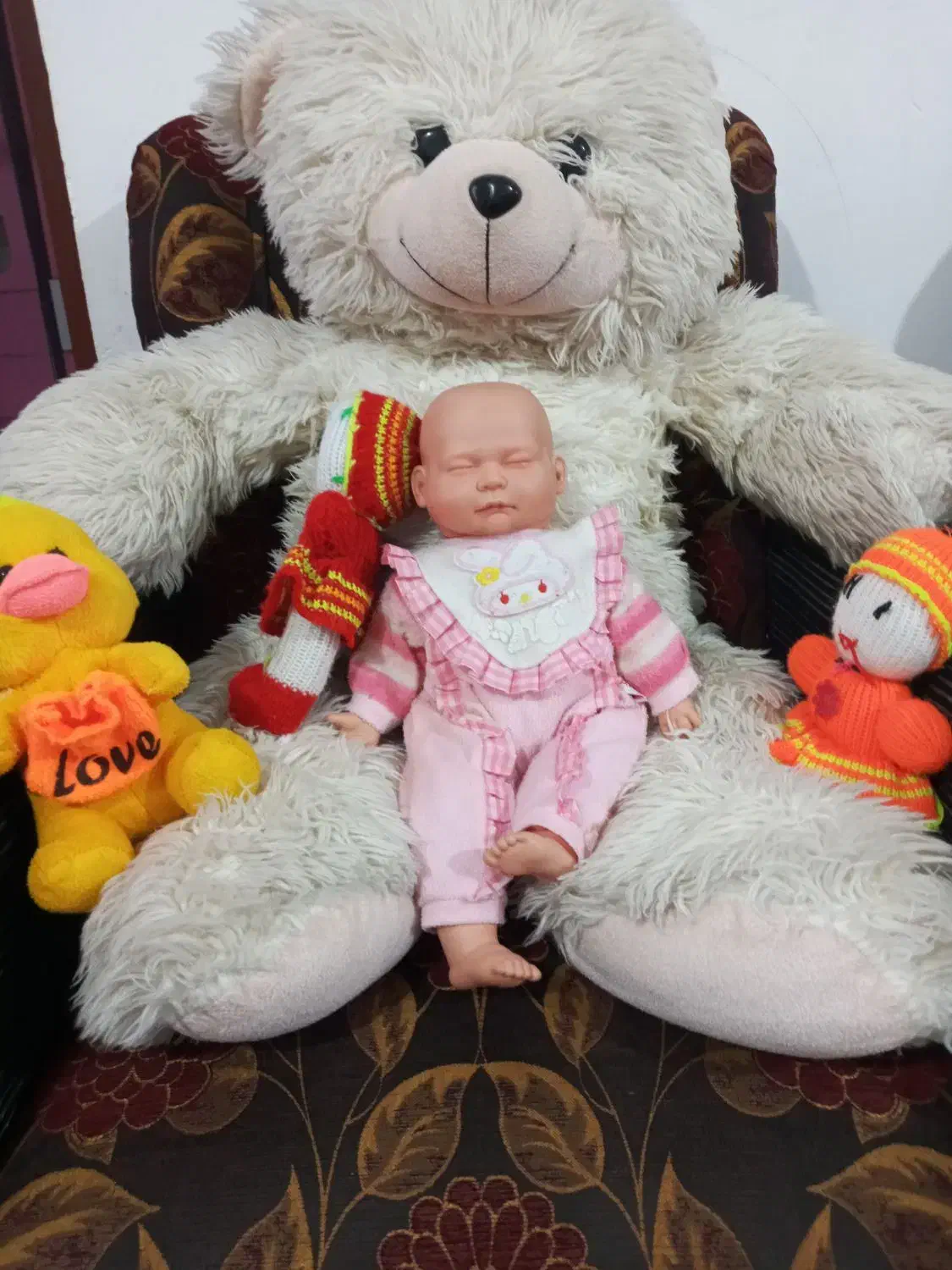 اسبا بازی وعروسک|اسباببازی بچه|شاندرمن, |دیوار