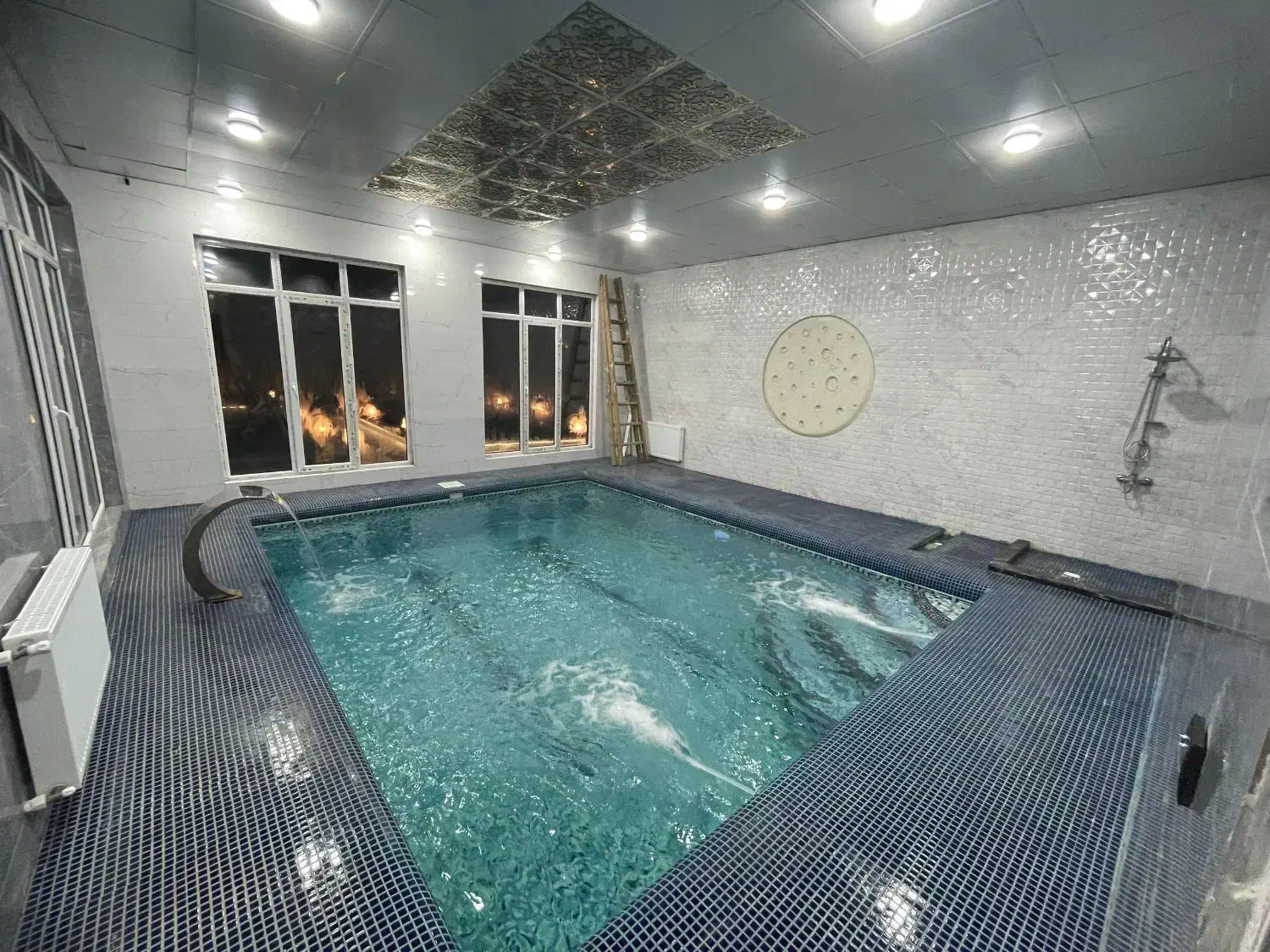 اجاره روزانه باغ ویلا استخر داخل شهریار|اجارهٔ کوتاه‌مدت ویلا و باغ|شهریار, کردزار|دیوار